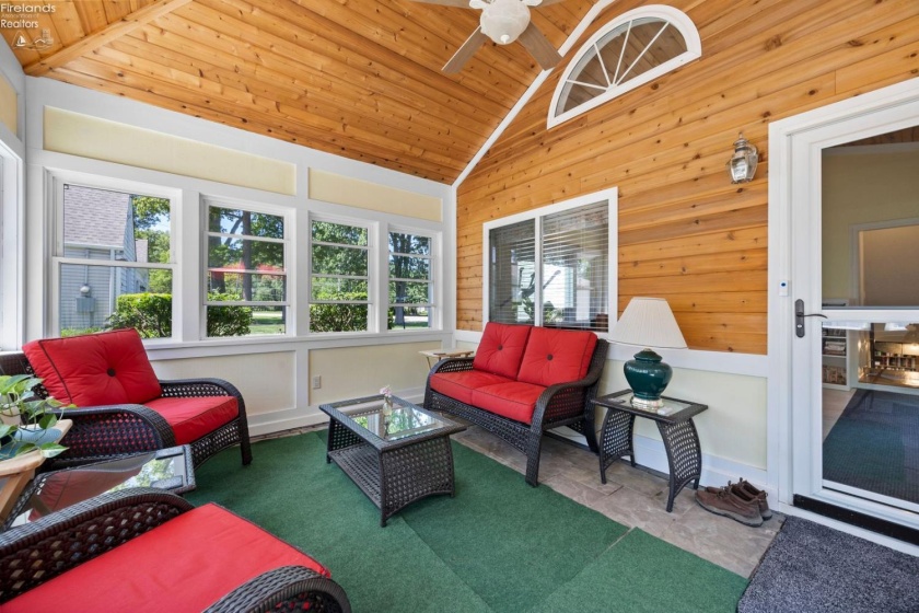 33161 Lake Road, Avon Lake, 44012, 3 Bedrooms Bedrooms, ,2 BathroomsBathrooms,Residential,For Sale,Lake,20261916