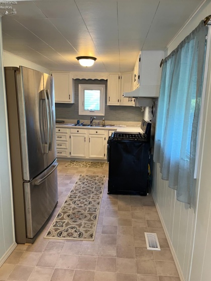 77 Kensington Avenue, Tiffin, 44883, 2 Bedrooms Bedrooms, ,2 BathroomsBathrooms,Residential,For Sale,Kensington,20262027