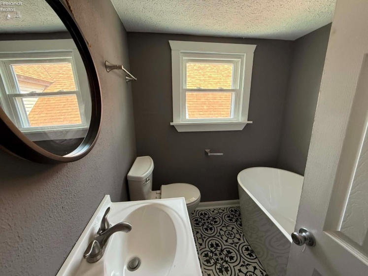 2 Andress Court, Lorain, 44052, 2 Bedrooms Bedrooms, ,2 BathroomsBathrooms,Residential,For Sale,Andress,20262038