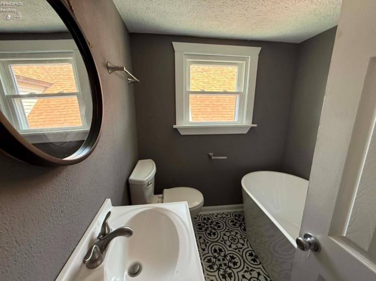 2 Andress Court, Lorain, 44052, 2 Bedrooms Bedrooms, ,2 BathroomsBathrooms,Residential,For Sale,Andress,20262038