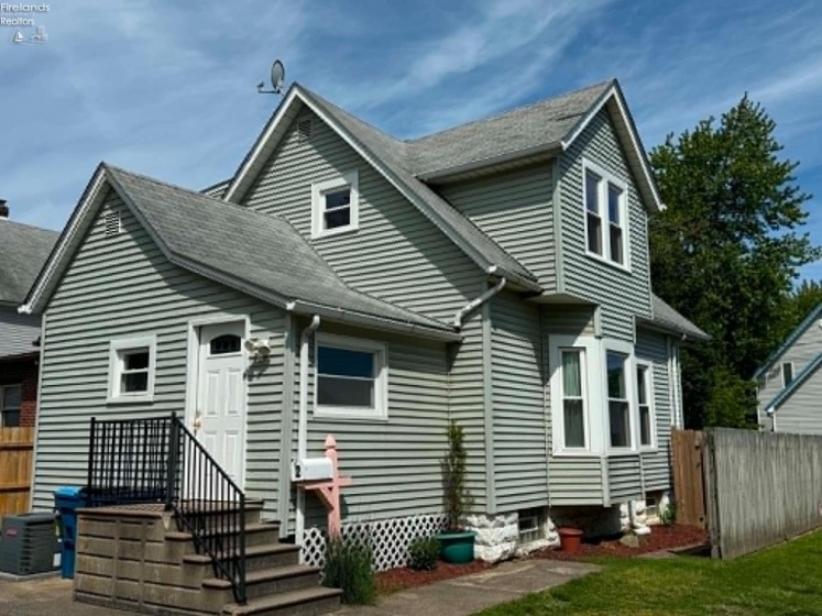 2 Andress Court, Lorain, 44052, 2 Bedrooms Bedrooms, ,2 BathroomsBathrooms,Residential,For Sale,Andress,20262038