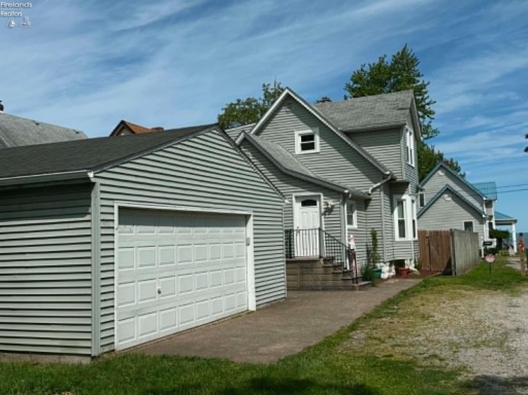 2 Andress Court, Lorain, 44052, 2 Bedrooms Bedrooms, ,2 BathroomsBathrooms,Residential,For Sale,Andress,20262038