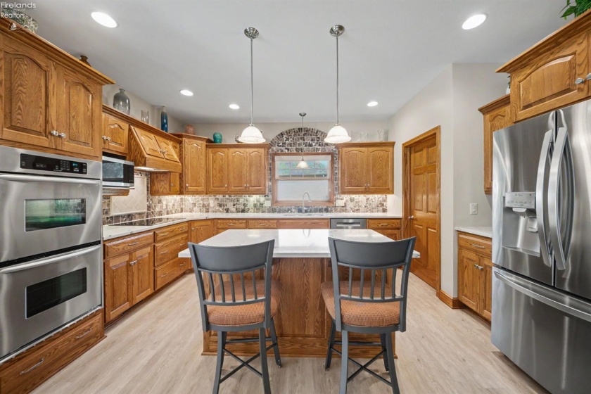 1042 Lost Lake Road, Port Clinton, 43452, 3 Bedrooms Bedrooms, ,4 BathroomsBathrooms,Residential,For Sale,Lost Lake,20261878