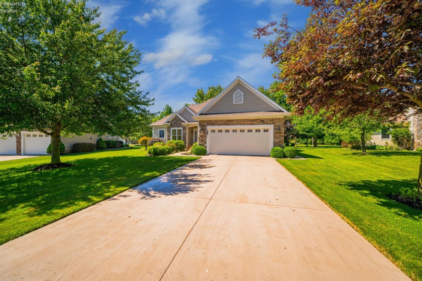 1042 Lost Lake Road, Port Clinton, 43452, 3 Bedrooms Bedrooms, ,4 BathroomsBathrooms,Residential,For Sale,Lost Lake,20261878