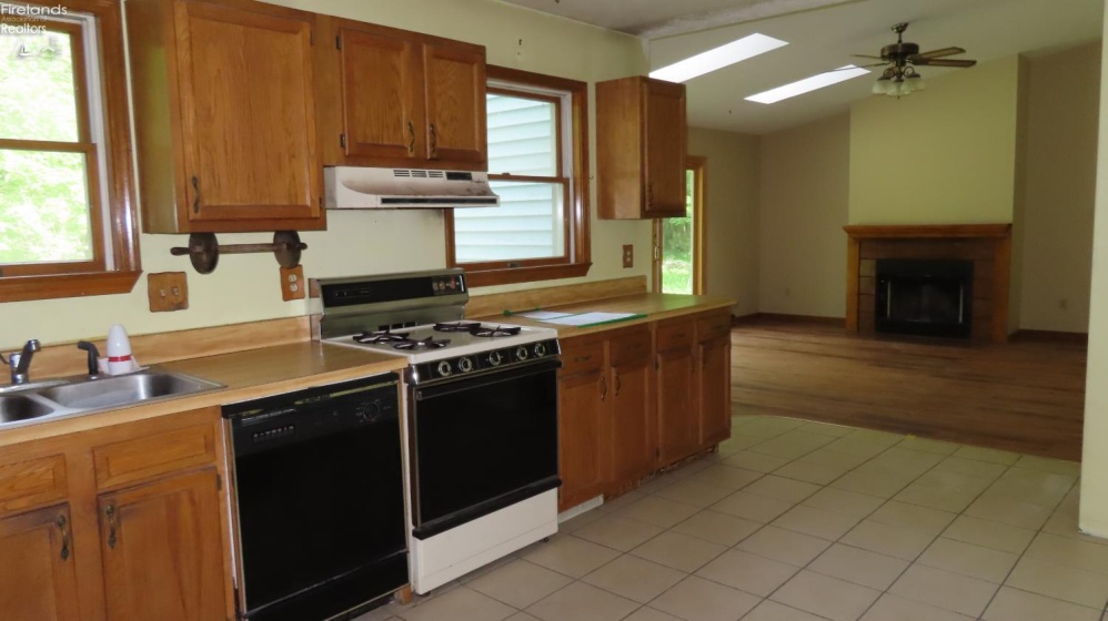 695 Morris Drive, Vermilion, 44089, 4 Bedrooms Bedrooms, ,2 BathroomsBathrooms,Residential,For Sale,Morris,20262028