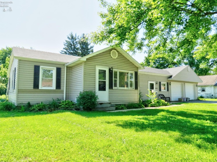 1026 Lincoln Avenue, Fostoria, 44830, 2 Bedrooms Bedrooms, ,3 BathroomsBathrooms,Residential,For Sale,Lincoln,20262066