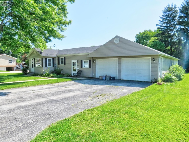 1026 Lincoln Avenue, Fostoria, 44830, 2 Bedrooms Bedrooms, ,3 BathroomsBathrooms,Residential,For Sale,Lincoln,20262066