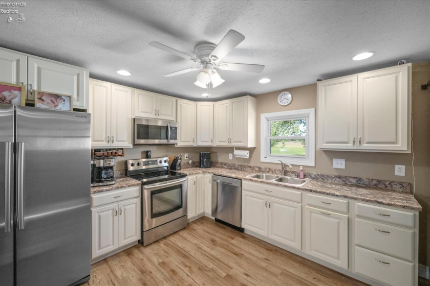7407 Hayes Avenue, Sandusky, 44870, 2 Bedrooms Bedrooms, ,1 BathroomBathrooms,Residential,For Sale,Hayes,20262075