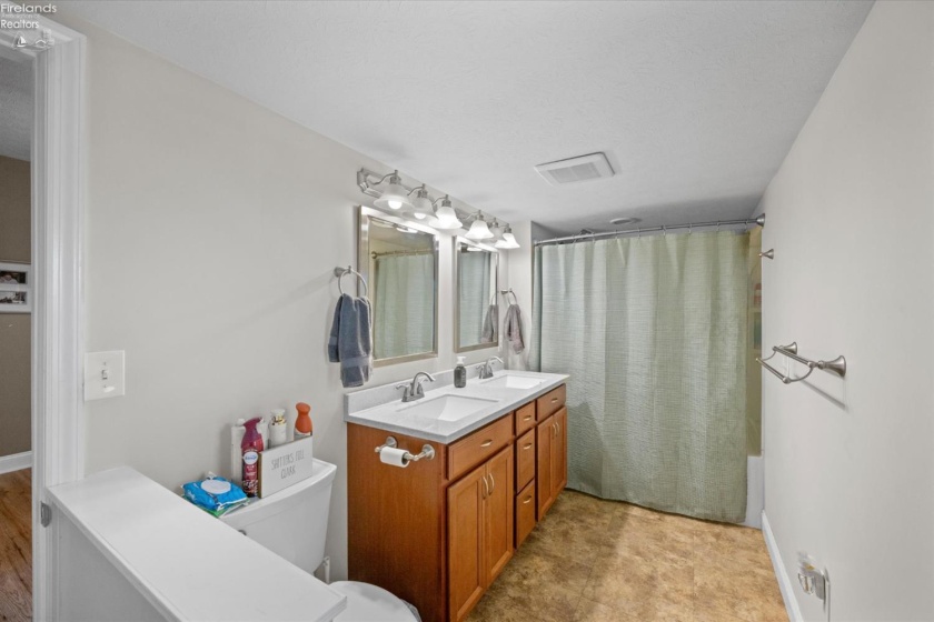 7407 Hayes Avenue, Sandusky, 44870, 2 Bedrooms Bedrooms, ,1 BathroomBathrooms,Residential,For Sale,Hayes,20262075