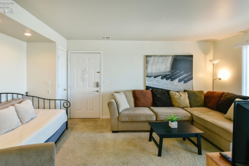 264 Clinton Reef, Port Clinton, 43452, 1 Bedroom Bedrooms, ,1 BathroomBathrooms,Residential,For Sale,Clinton Reef,20262037