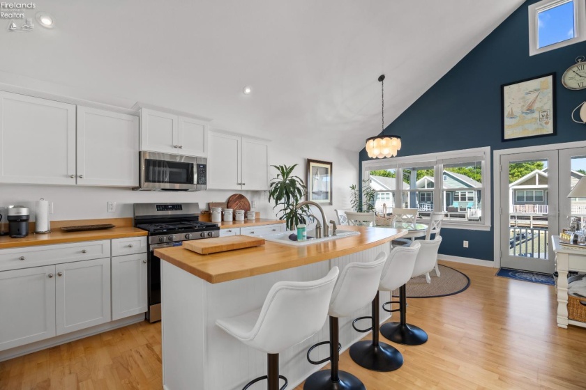 9886 Bayshore Road, Marblehead, 43440, 3 Bedrooms Bedrooms, ,1 BathroomBathrooms,Residential,For Sale,Bayshore,20262049