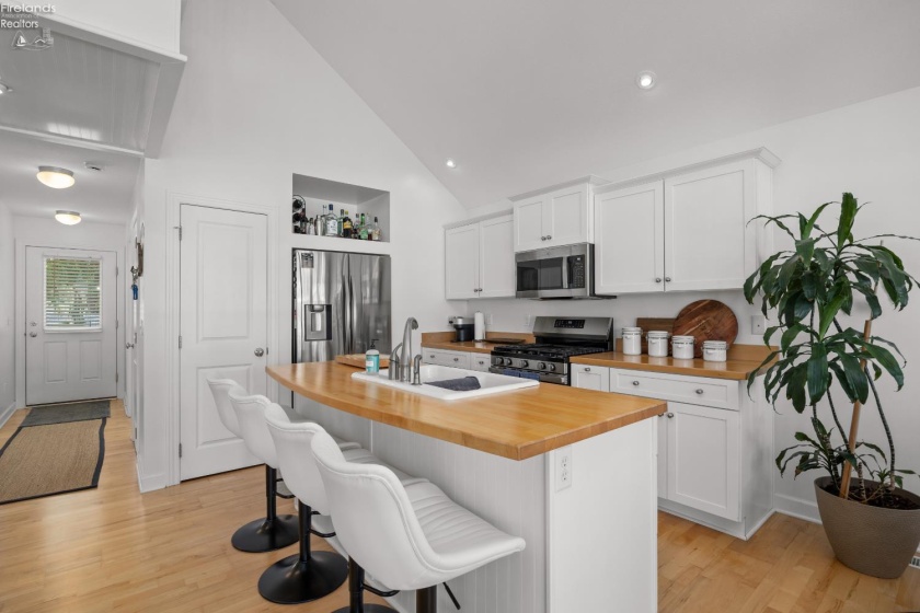 9886 Bayshore Road, Marblehead, 43440, 3 Bedrooms Bedrooms, ,1 BathroomBathrooms,Residential,For Sale,Bayshore,20262049
