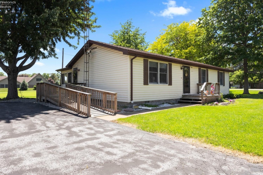 2029 Catawba Road, Port Clinton, 43452, 3 Bedrooms Bedrooms, ,2 BathroomsBathrooms,Residential,For Sale,Catawba,20262048