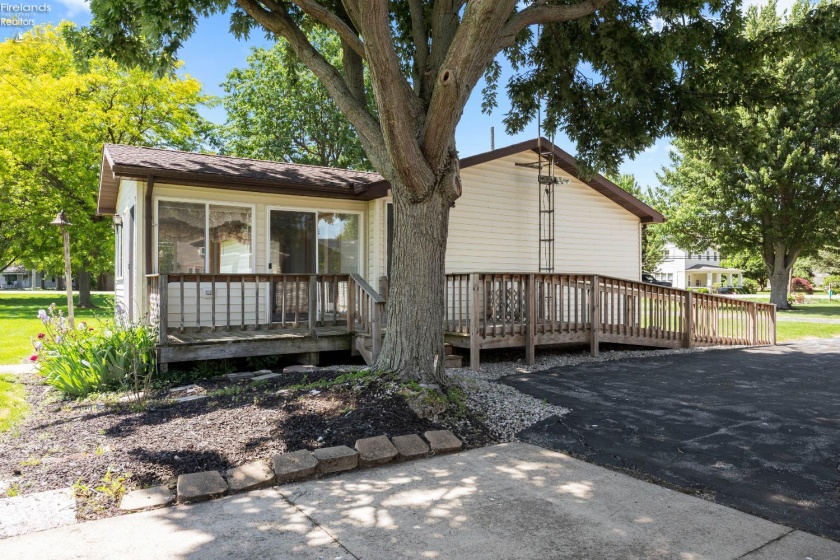 2029 Catawba Road, Port Clinton, 43452, 3 Bedrooms Bedrooms, ,2 BathroomsBathrooms,Residential,For Sale,Catawba,20262048
