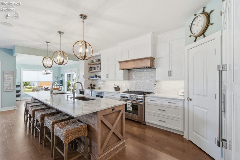 156 Cove Court Drive, Marblehead, 43440, 6 Bedrooms Bedrooms, ,4 BathroomsBathrooms,Residential,For Sale,Cove Court,20262095