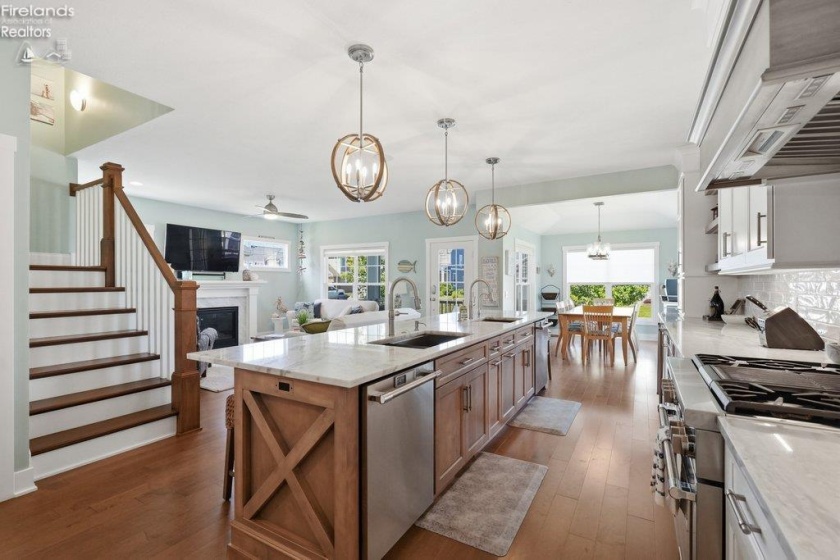 156 Cove Court Drive, Marblehead, 43440, 6 Bedrooms Bedrooms, ,4 BathroomsBathrooms,Residential,For Sale,Cove Court,20262095