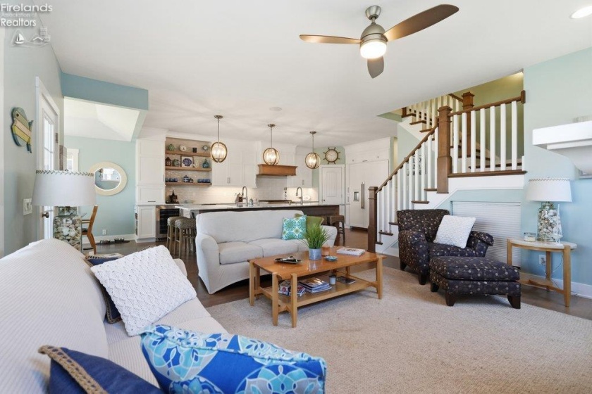 156 Cove Court Drive, Marblehead, 43440, 6 Bedrooms Bedrooms, ,4 BathroomsBathrooms,Residential,For Sale,Cove Court,20262095