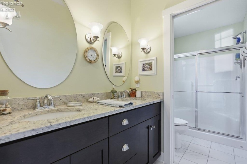 156 Cove Court Drive, Marblehead, 43440, 6 Bedrooms Bedrooms, ,4 BathroomsBathrooms,Residential,For Sale,Cove Court,20262095