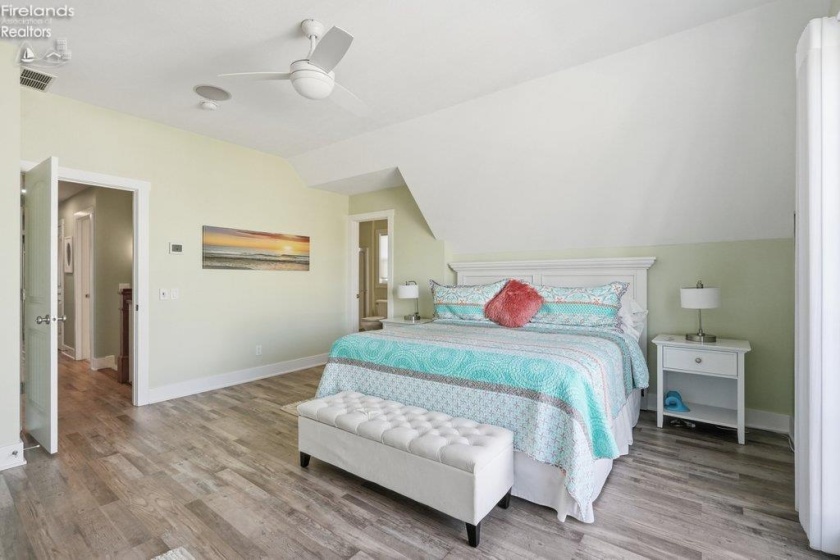 156 Cove Court Drive, Marblehead, 43440, 6 Bedrooms Bedrooms, ,4 BathroomsBathrooms,Residential,For Sale,Cove Court,20262095