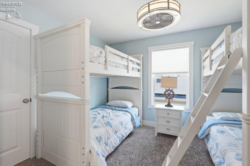 156 Cove Court Drive, Marblehead, 43440, 6 Bedrooms Bedrooms, ,4 BathroomsBathrooms,Residential,For Sale,Cove Court,20262095