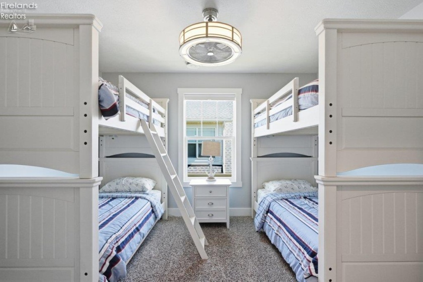 156 Cove Court Drive, Marblehead, 43440, 6 Bedrooms Bedrooms, ,4 BathroomsBathrooms,Residential,For Sale,Cove Court,20262095