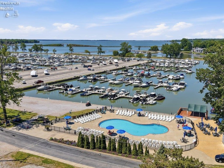 156 Cove Court Drive, Marblehead, 43440, 6 Bedrooms Bedrooms, ,4 BathroomsBathrooms,Residential,For Sale,Cove Court,20262095