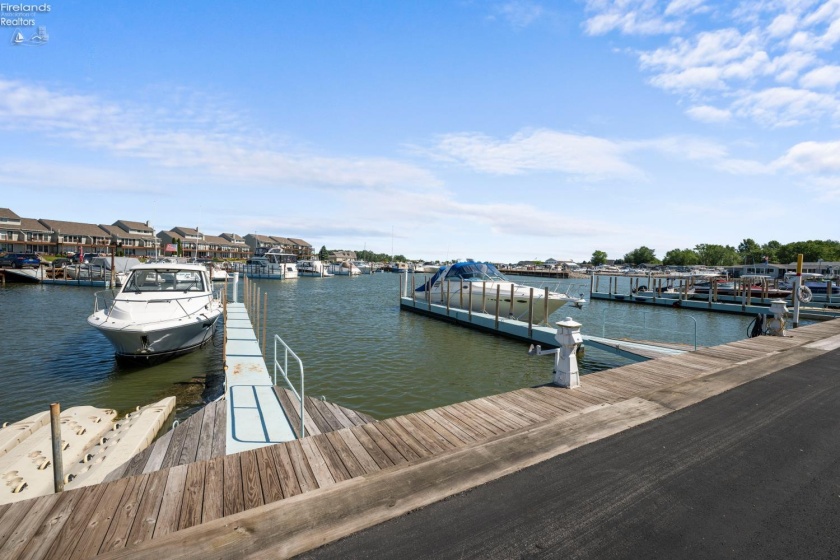 5256 Ellithorpe Drive, Port Clinton, 43452, 3 Bedrooms Bedrooms, ,4 BathroomsBathrooms,Residential,For Sale,Ellithorpe,20262093