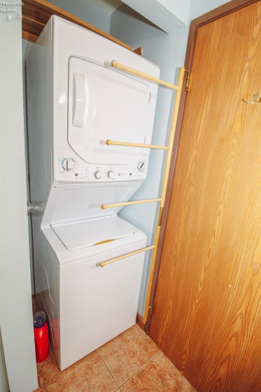 230 Lakeshore Drive, Port Clinton, 43452, 1 Bedroom Bedrooms, ,1 BathroomBathrooms,Residential,For Sale,Lakeshore,20262002