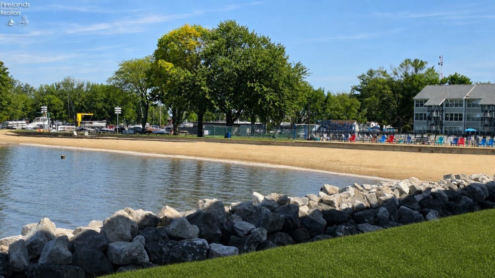 230 Lakeshore Drive, Port Clinton, 43452, 1 Bedroom Bedrooms, ,1 BathroomBathrooms,Residential,For Sale,Lakeshore,20262002