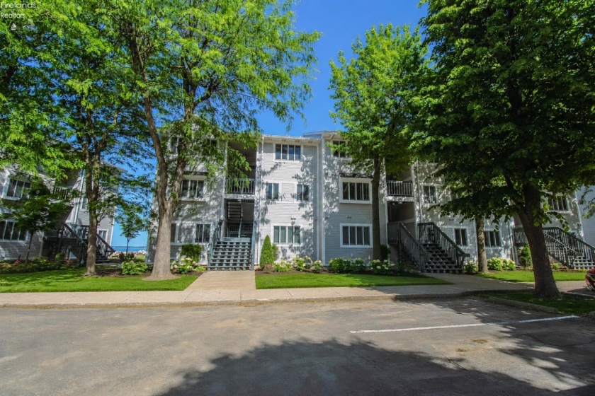230 Lakeshore Drive, Port Clinton, 43452, 1 Bedroom Bedrooms, ,1 BathroomBathrooms,Residential,For Sale,Lakeshore,20262002