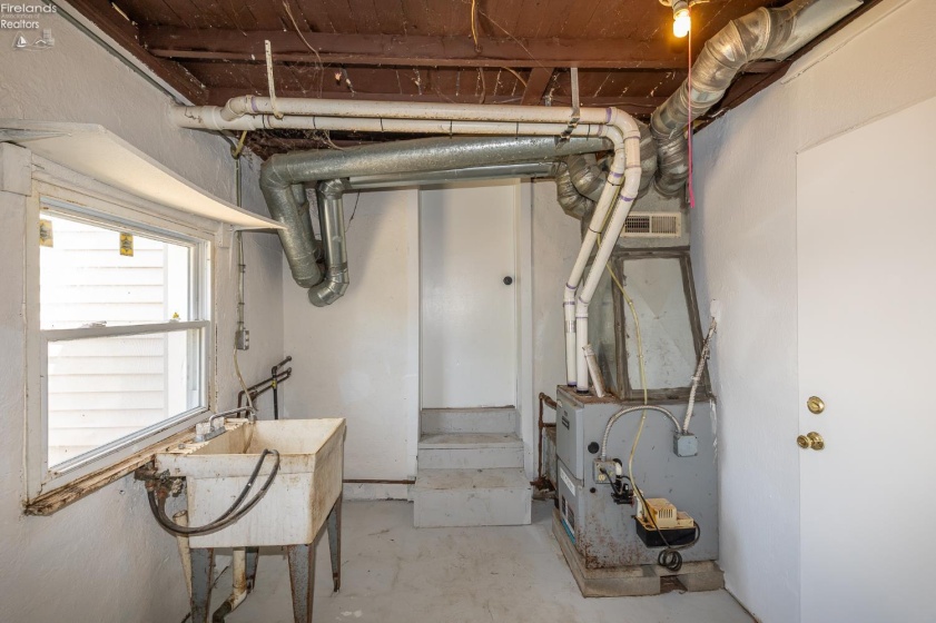 1926 Nichols Avenue, Lorain, 44053, 2 Bedrooms Bedrooms, ,1 BathroomBathrooms,Residential,For Sale,Nichols,20262092