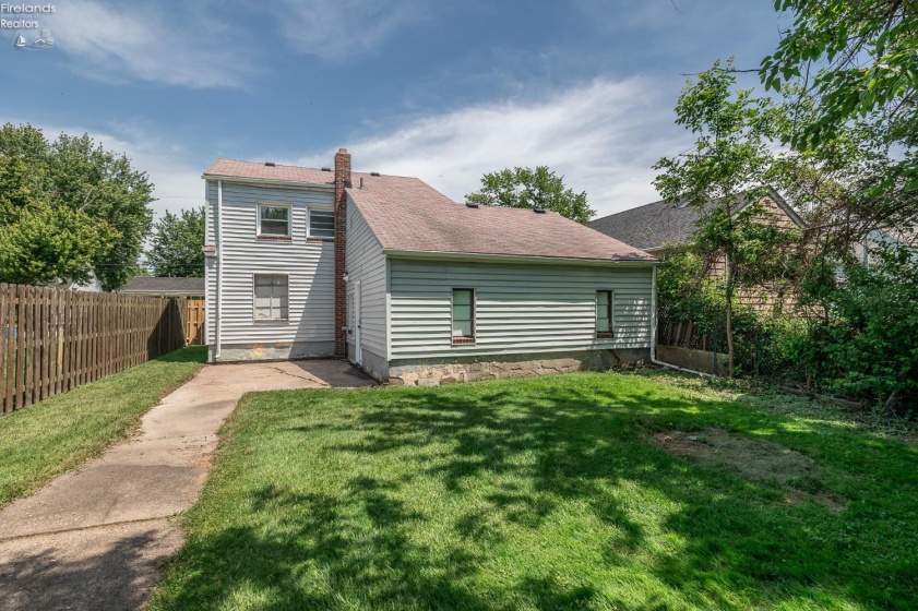 1926 Nichols Avenue, Lorain, 44053, 2 Bedrooms Bedrooms, ,1 BathroomBathrooms,Residential,For Sale,Nichols,20262092