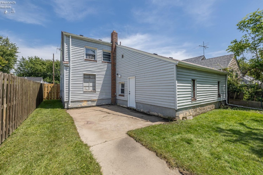 1926 Nichols Avenue, Lorain, 44053, 2 Bedrooms Bedrooms, ,1 BathroomBathrooms,Residential,For Sale,Nichols,20262092