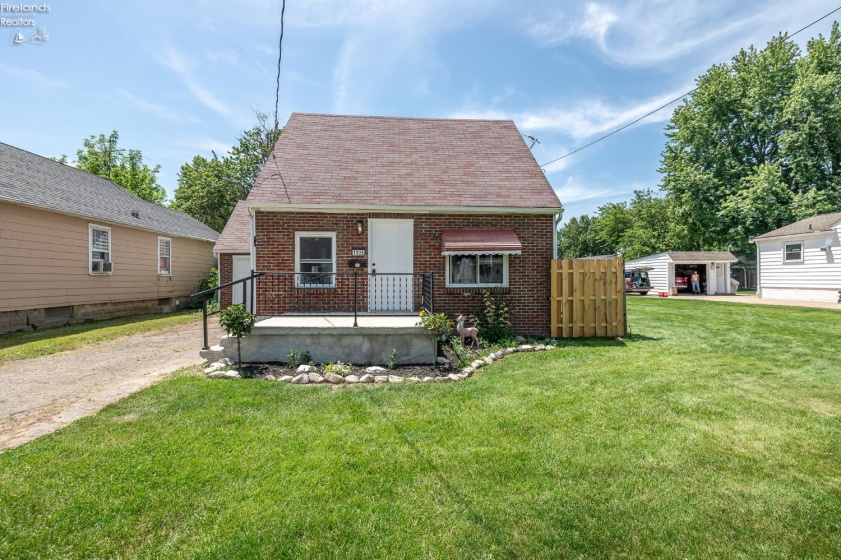 1926 Nichols Avenue, Lorain, 44053, 2 Bedrooms Bedrooms, ,1 BathroomBathrooms,Residential,For Sale,Nichols,20262092