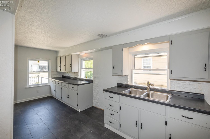 1926 Nichols Avenue, Lorain, 44053, 2 Bedrooms Bedrooms, ,1 BathroomBathrooms,Residential,For Sale,Nichols,20262092