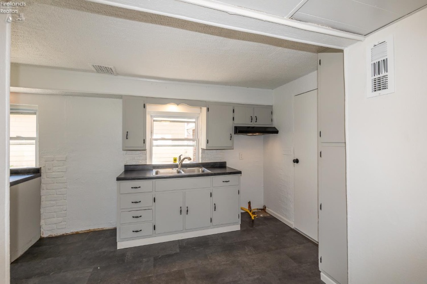 1926 Nichols Avenue, Lorain, 44053, 2 Bedrooms Bedrooms, ,1 BathroomBathrooms,Residential,For Sale,Nichols,20262092