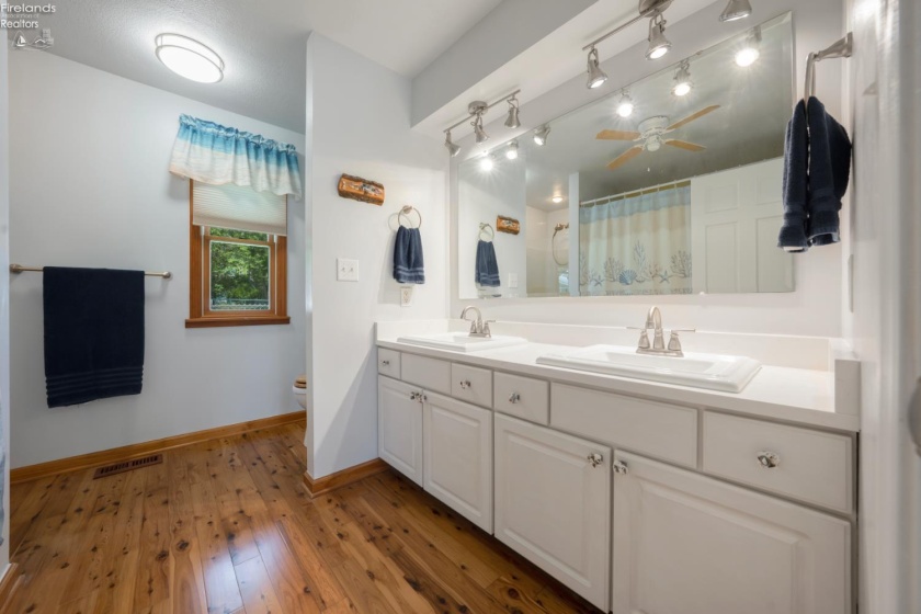 836 Cedar Road, Port Clinton, 43452, 3 Bedrooms Bedrooms, ,2 BathroomsBathrooms,Residential,For Sale,Cedar,20262116