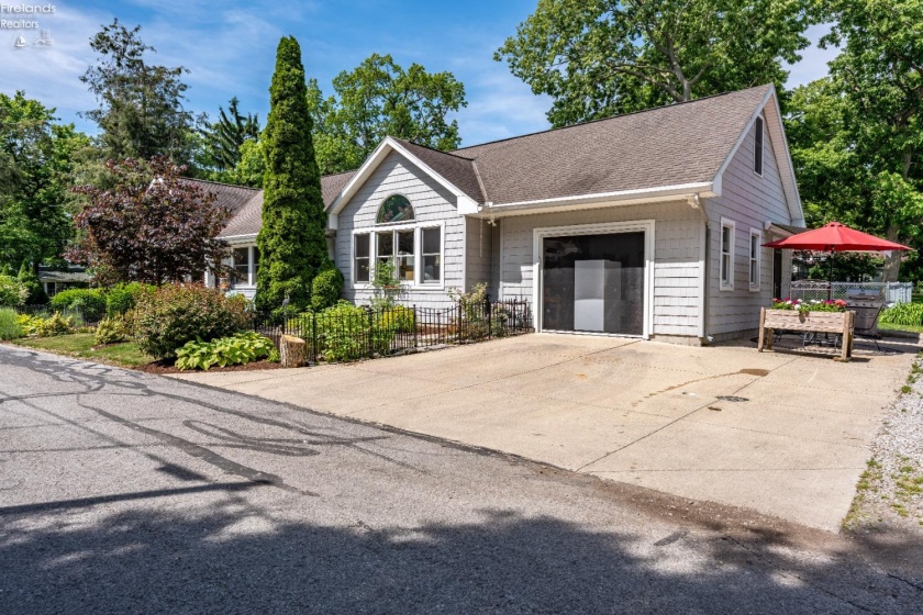 836 Cedar Road, Port Clinton, 43452, 3 Bedrooms Bedrooms, ,2 BathroomsBathrooms,Residential,For Sale,Cedar,20262116