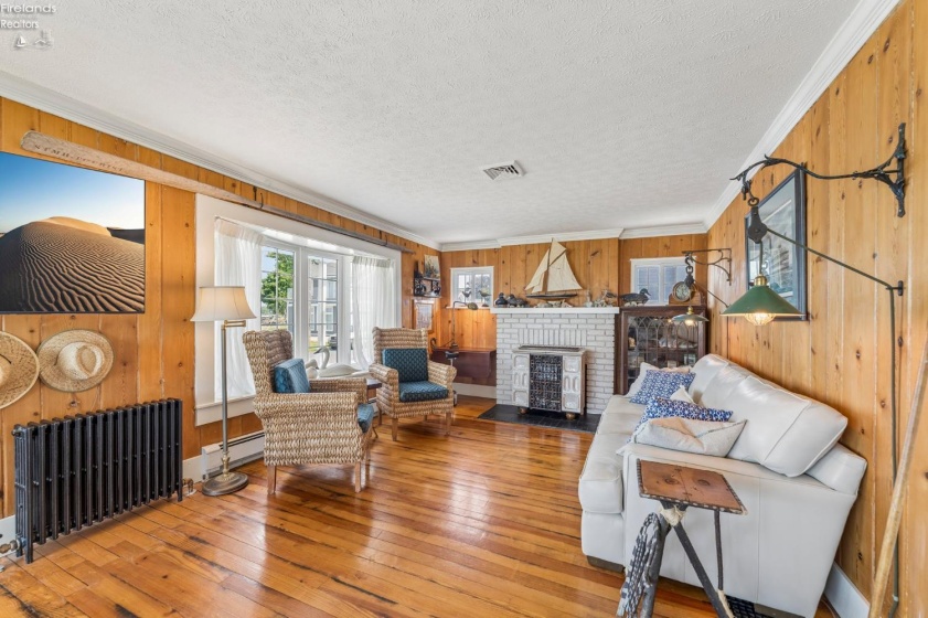 203 Ashland Avenue, Huron, 44839, 3 Bedrooms Bedrooms, ,2 BathroomsBathrooms,Residential,For Sale,Ashland,20262135