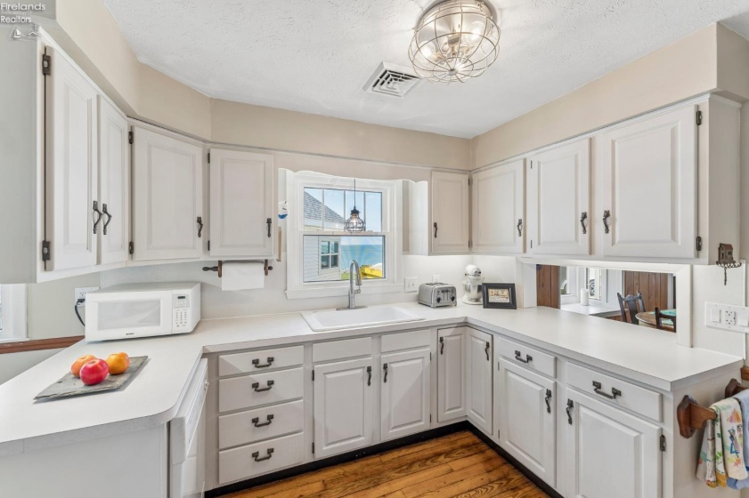 203 Ashland Avenue, Huron, 44839, 3 Bedrooms Bedrooms, ,2 BathroomsBathrooms,Residential,For Sale,Ashland,20262135