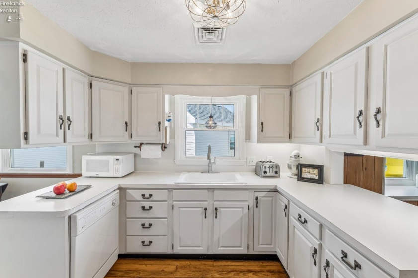 203 Ashland Avenue, Huron, 44839, 3 Bedrooms Bedrooms, ,2 BathroomsBathrooms,Residential,For Sale,Ashland,20262135
