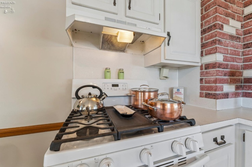 203 Ashland Avenue, Huron, 44839, 3 Bedrooms Bedrooms, ,2 BathroomsBathrooms,Residential,For Sale,Ashland,20262135