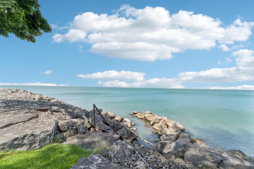 203 Ashland Avenue, Huron, 44839, 3 Bedrooms Bedrooms, ,2 BathroomsBathrooms,Residential,For Sale,Ashland,20262135