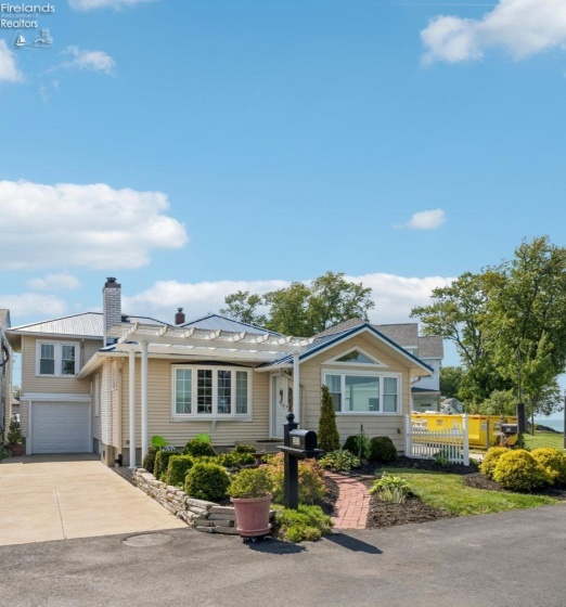 203 Ashland Avenue, Huron, 44839, 3 Bedrooms Bedrooms, ,2 BathroomsBathrooms,Residential,For Sale,Ashland,20262135