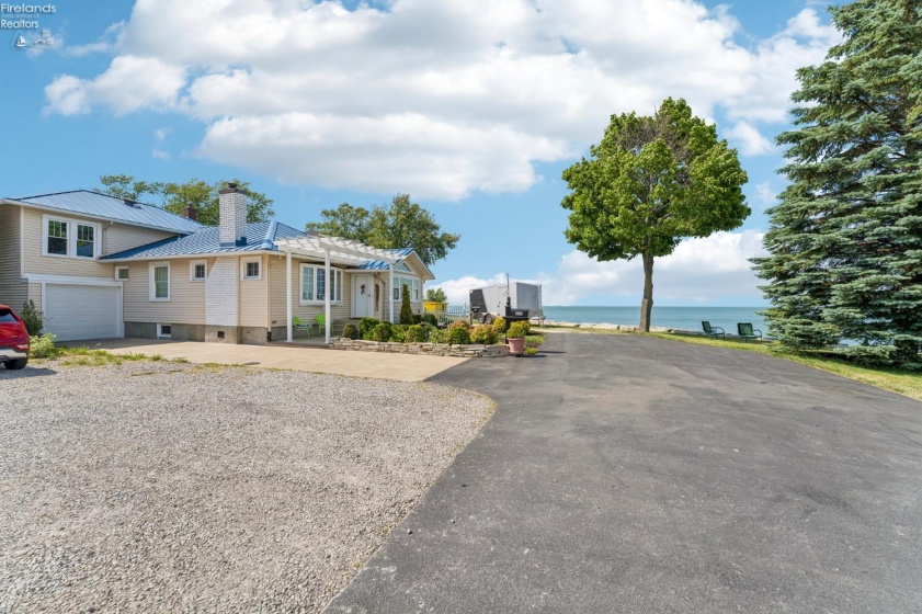 203 Ashland Avenue, Huron, 44839, 3 Bedrooms Bedrooms, ,2 BathroomsBathrooms,Residential,For Sale,Ashland,20262135