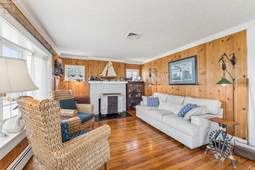 203 Ashland Avenue, Huron, 44839, 3 Bedrooms Bedrooms, ,2 BathroomsBathrooms,Residential,For Sale,Ashland,20262135