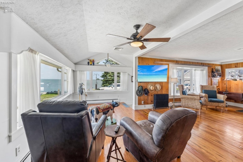 203 Ashland Avenue, Huron, 44839, 3 Bedrooms Bedrooms, ,2 BathroomsBathrooms,Residential,For Sale,Ashland,20262135