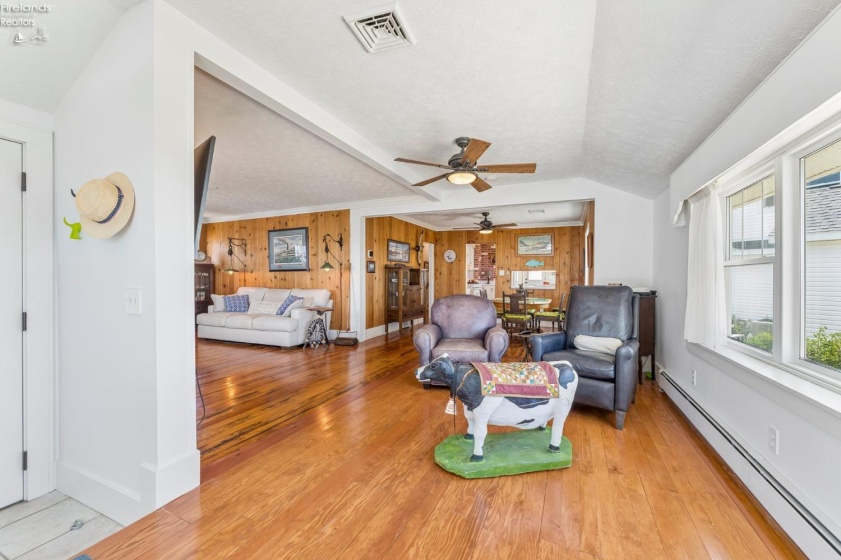203 Ashland Avenue, Huron, 44839, 3 Bedrooms Bedrooms, ,2 BathroomsBathrooms,Residential,For Sale,Ashland,20262135