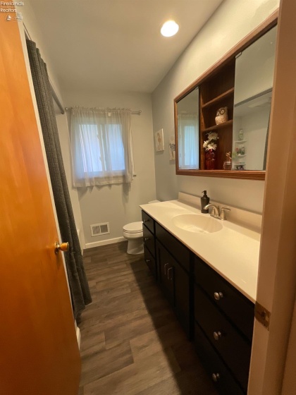 209 Parkview Drive, Walbridge, 43465, 3 Bedrooms Bedrooms, ,2 BathroomsBathrooms,Residential,For Sale,Parkview Drive,20261987