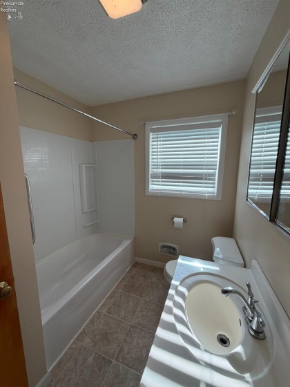 527 Washington Avenue, Huron, 44839, 3 Bedrooms Bedrooms, ,1 BathroomBathrooms,Residential,For Sale,Washington,20262051